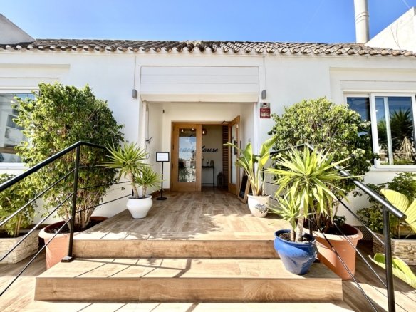 2 Bathroom Commercial in Cabo Roig - Caza De Casa
