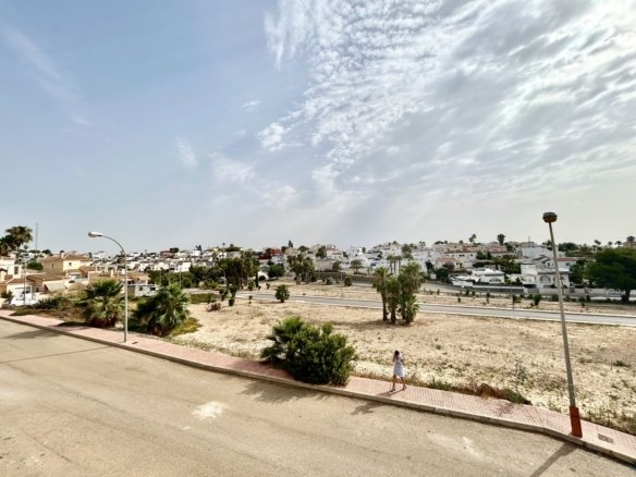 2 Bedroom 2 Bathroom Villa in Villamartin - Caza De Casa