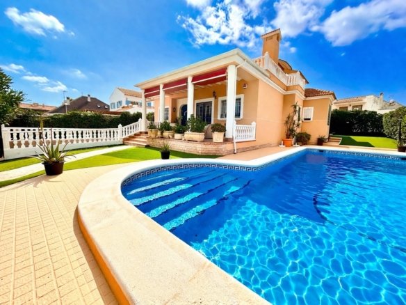 6 Bed 5 Bath Villa in La Mata - Caza De Casa
