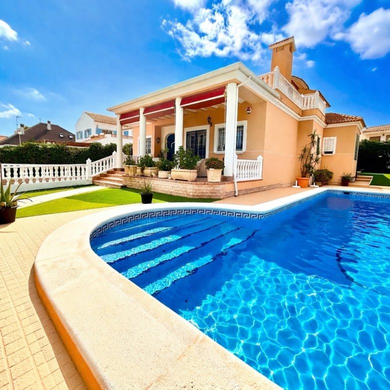 6 Bed 5 Bath Villa in La Mata - Caza De Casa