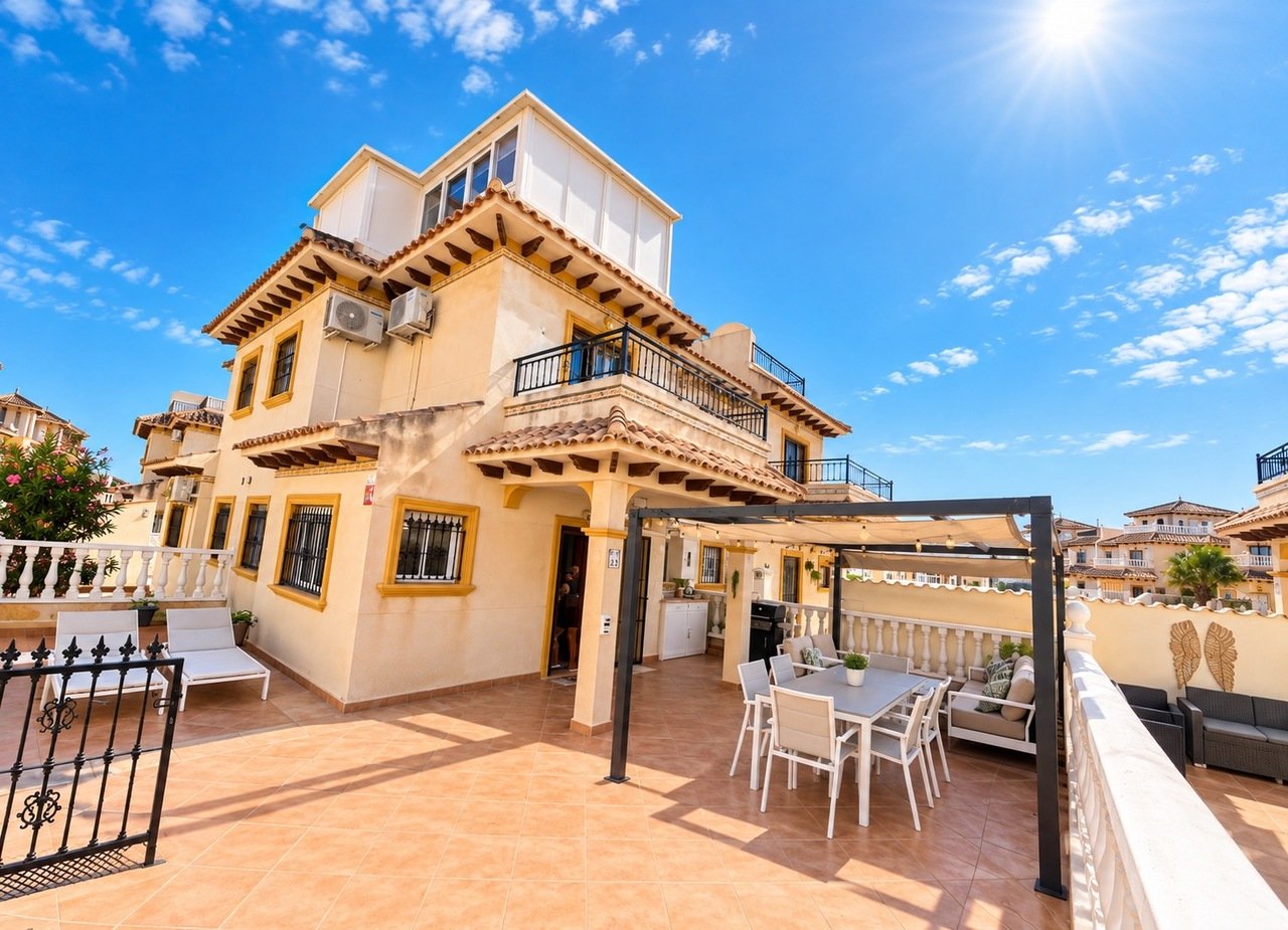 3 Bedroom 3 Bathroom Town House in La Zenia - Caza De Casa