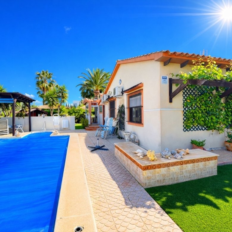 3 Bed 2 Bath Villa in Cabo Roig - Caza De Casa