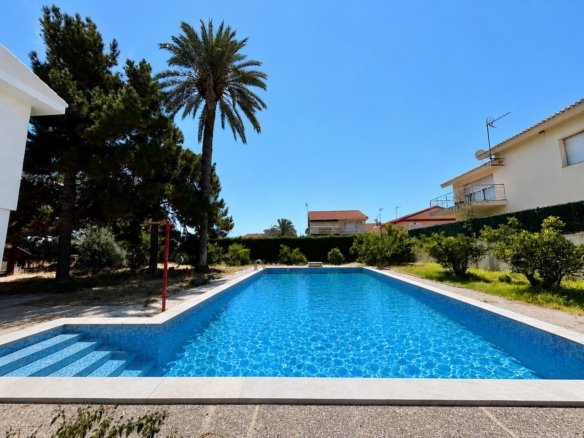 4 Bedroom 3 Bathroom Villa in Santiago de la Ribera - Caza De Casa