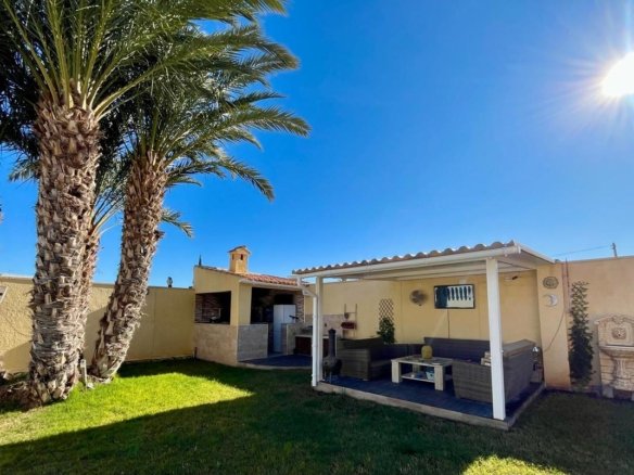 3 Bedroom 3 Bathroom Country House in Fortuna - Caza De Casa
