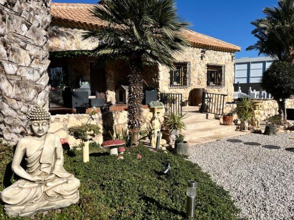 3 Bedroom 3 Bathroom Country House in Fortuna - Caza De Casa
