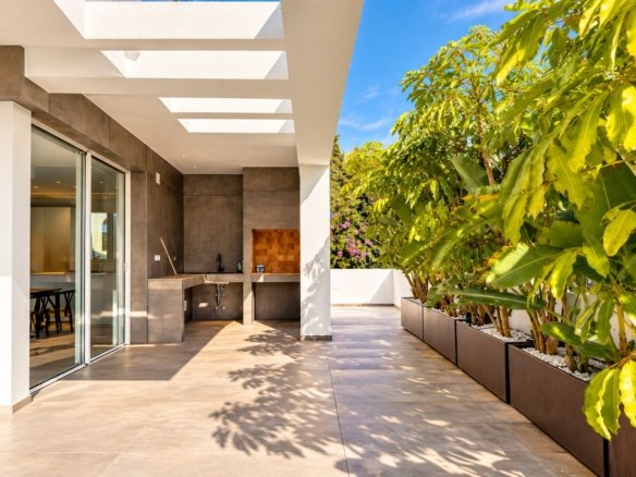 5 Bedroom 4 Bathroom villa in Moraira - Caza De Casa