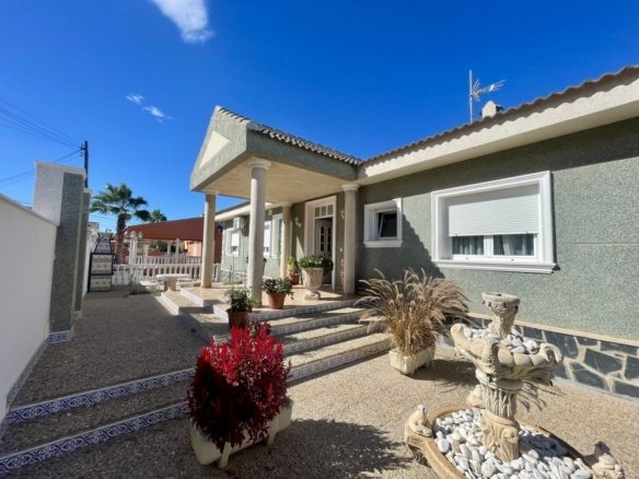 4 Bedroom 3 Bathroom Villa in Ciudad Quesada - Caza De Casa