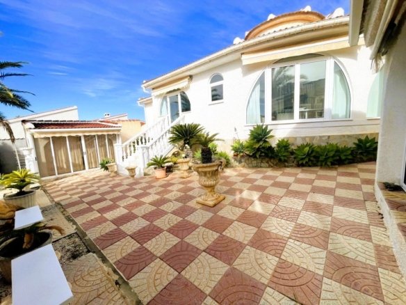 3 Bedroom 2 Bathroom Villa in Ciudad Quesada - Caza De Casa