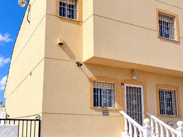 3 Bedroom 2 Bathroom Town House in Ciudad Quesada - Caza De Casa