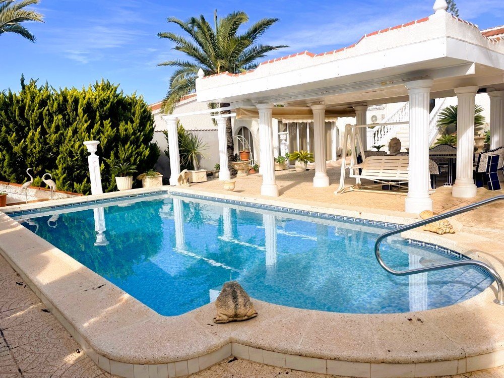 3 Bedroom 2 Bathroom Villa in Ciudad Quesada - Caza De Casa
