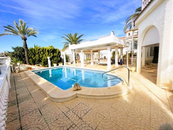 3 Bedroom 2 Bathroom Villa in Ciudad Quesada - Caza De Casa