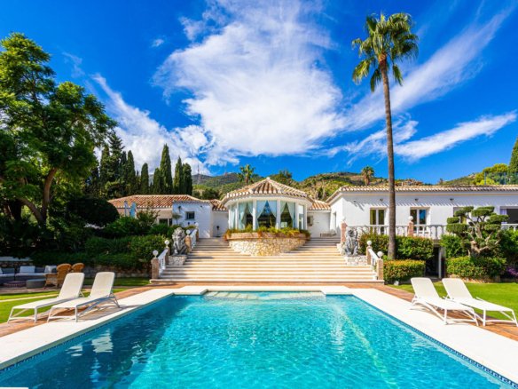8 Bedroom 9 Bathroom Villa in Benalmadena - Caza De Casa