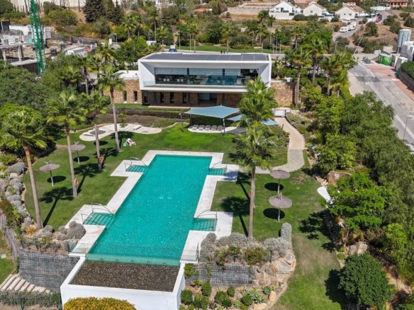 4 Bedroom 5 Bathroom Villa in Benalmadena - Caza De Casa