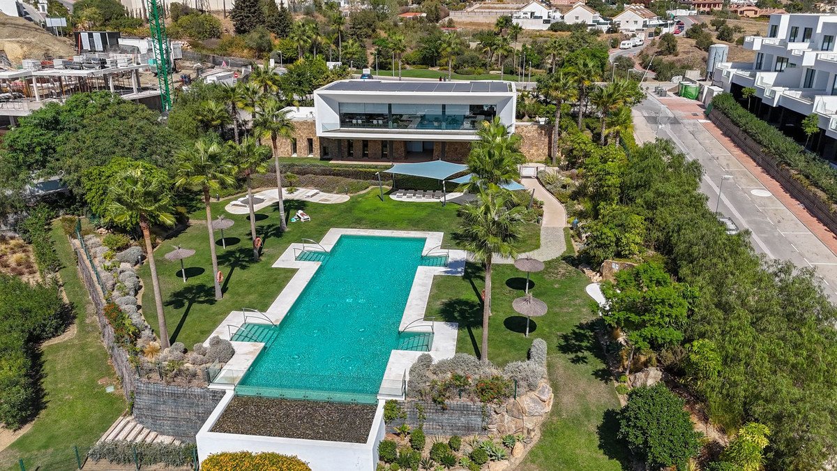 4 Bed 5 Bath Villa in Benalmadena - Caza De Casa