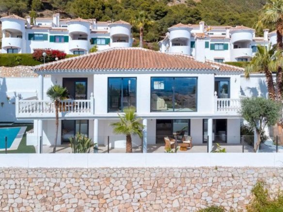 4 Bedroom 3 Bathroom Villa in Mijas - Caza De Casa