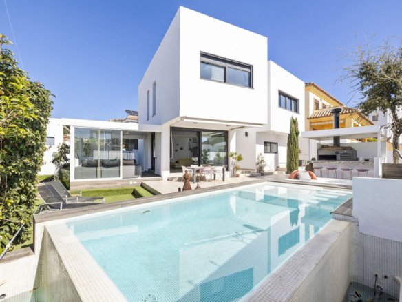 4 Bed 3 Bath Villa in Sierrezuela - Caza De Casa