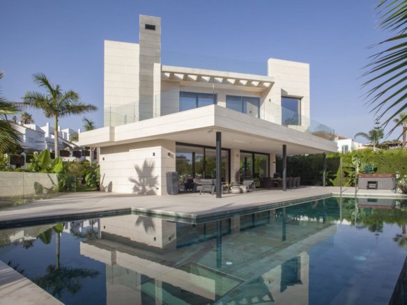 7 Bedroom 8 Bathroom Villa in Nueva Andalucía - Caza De Casa