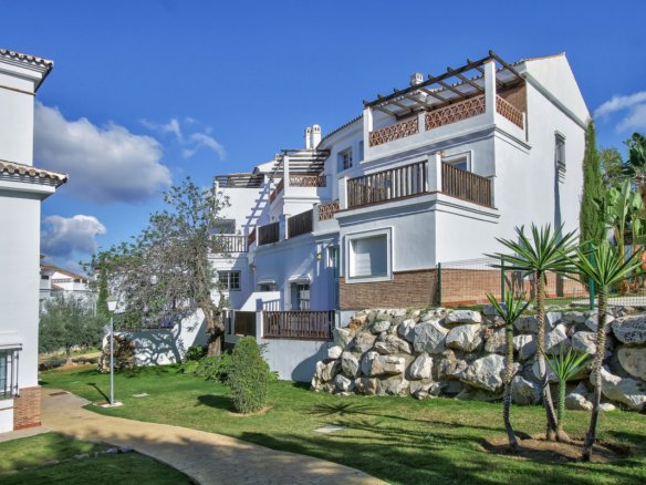 4 Bed 3 Bath Villa in Lauro Golf - Caza De Casa