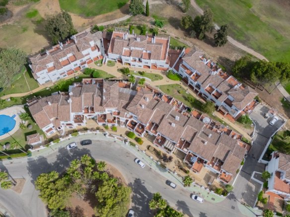 4 Bedroom 3 Bathroom Villa in Lauro Golf - Caza De Casa