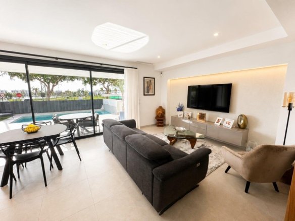 3 Bedroom 4 Bathroom Villa in Santa Rosalia Resort - Caza De Casa