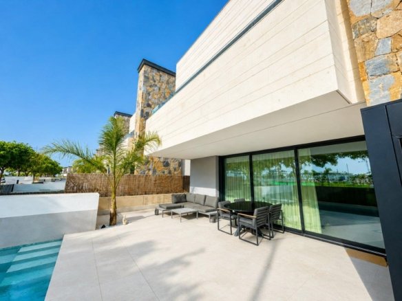 3 Bedroom 4 Bathroom Villa in Santa Rosalia Resort - Caza De Casa