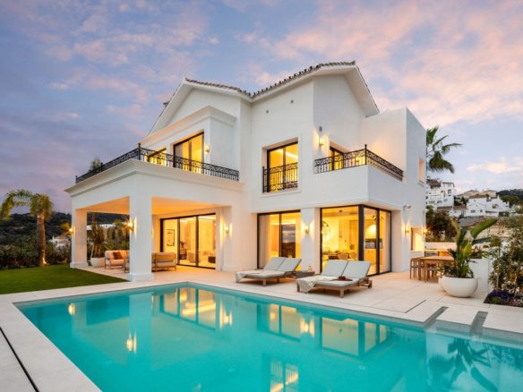 5 Bedroom 5 Bathroom Villa in Los Arqueros Golf - Caza De Casa