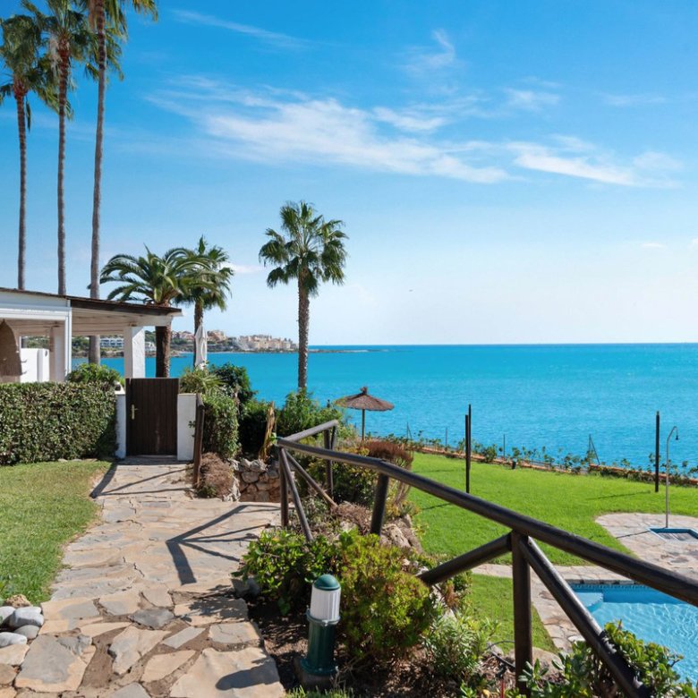 3 Bed 2 Bath Town House in New Golden Mile - Caza De Casa