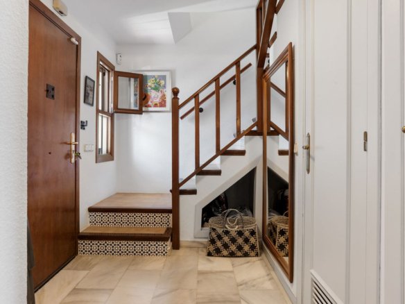 3 Bedroom 2 Bathroom Town House in New Golden Mile - Caza De Casa