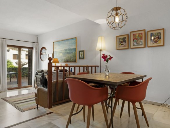 3 Bedroom 2 Bathroom Town House in New Golden Mile - Caza De Casa