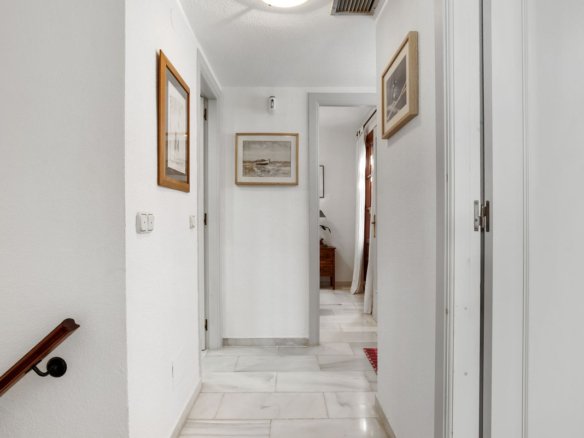 3 Bedroom 2 Bathroom Town House in New Golden Mile - Caza De Casa