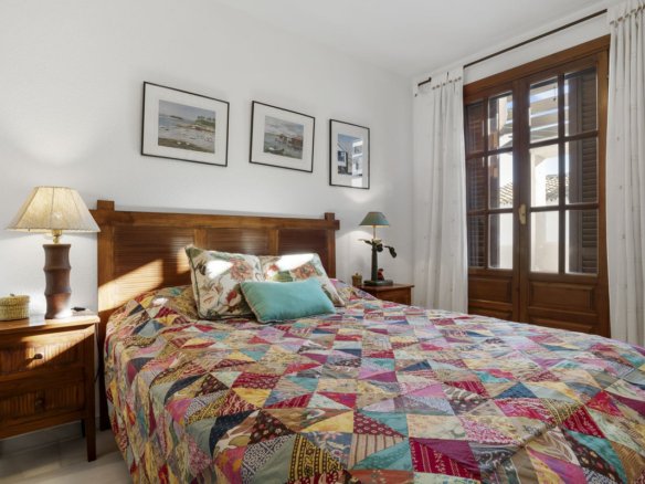 3 Bedroom 2 Bathroom Town House in New Golden Mile - Caza De Casa