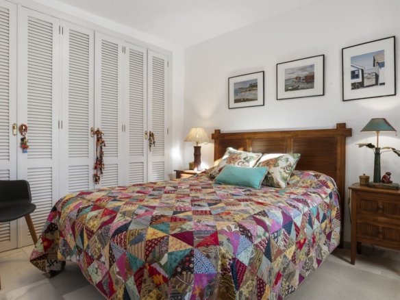 3 Bedroom 2 Bathroom Town House in New Golden Mile - Caza De Casa