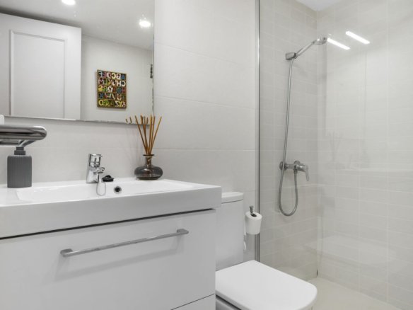 3 Bedroom 2 Bathroom Town House in New Golden Mile - Caza De Casa