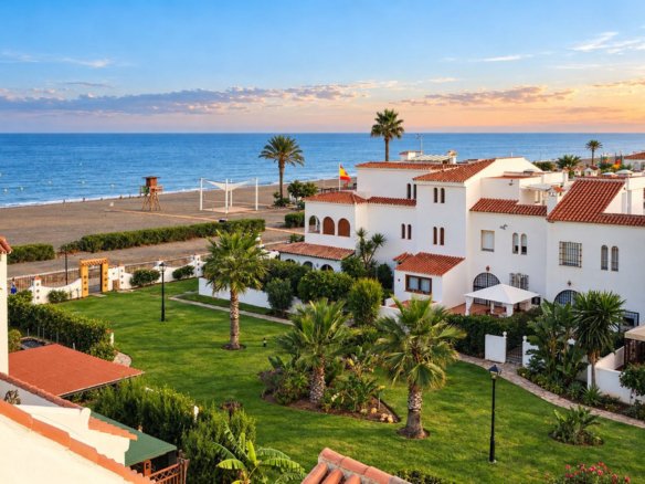 4 Bedroom 4 Bathroom Town House in Casares Playa - Caza De Casa