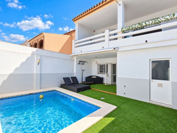 3 Bedroom 3 Bathroom Town House in Casares - Caza De Casa