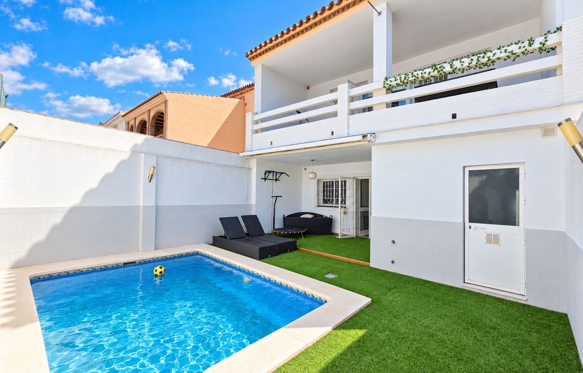 3 Bedroom 3 Bathroom Town House in Casares - Caza De Casa