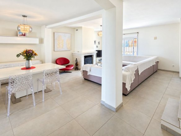 3 Bedroom 3 Bathroom Town House in Casares - Caza De Casa
