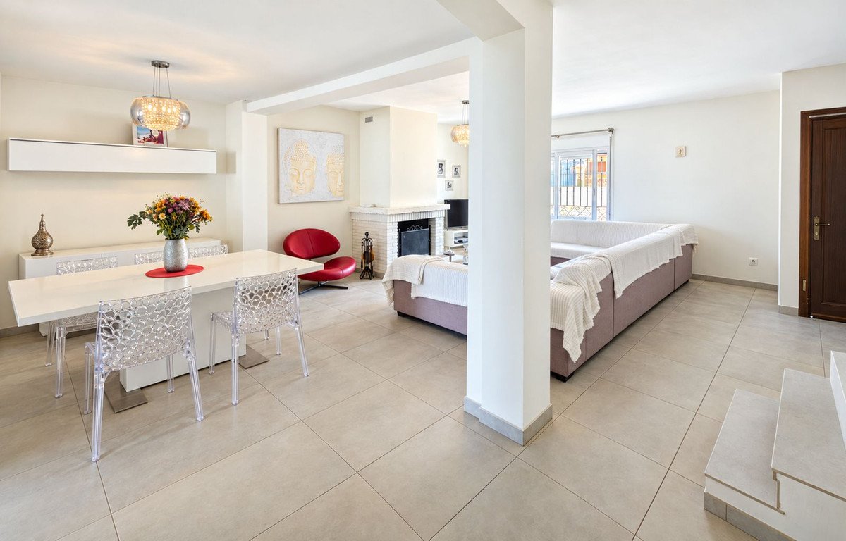 3 Bedroom 3 Bathroom Town House in Casares - Caza De Casa