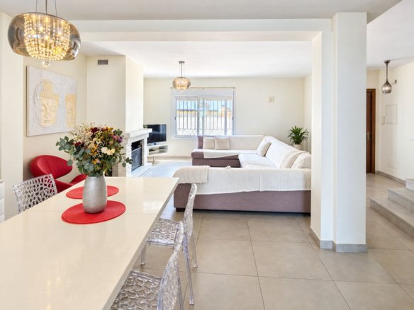 3 Bedroom 3 Bathroom Town House in Casares - Caza De Casa