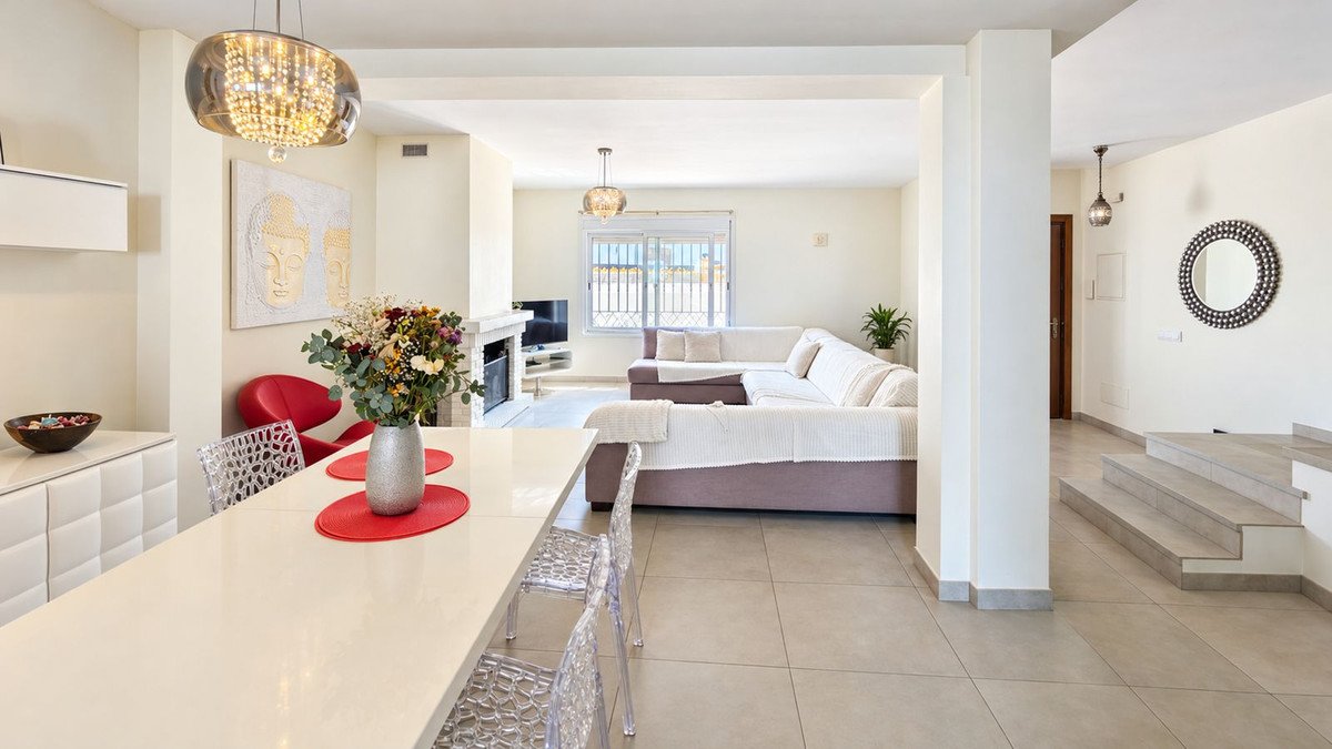 3 Bedroom 3 Bathroom Town House in Casares - Caza De Casa