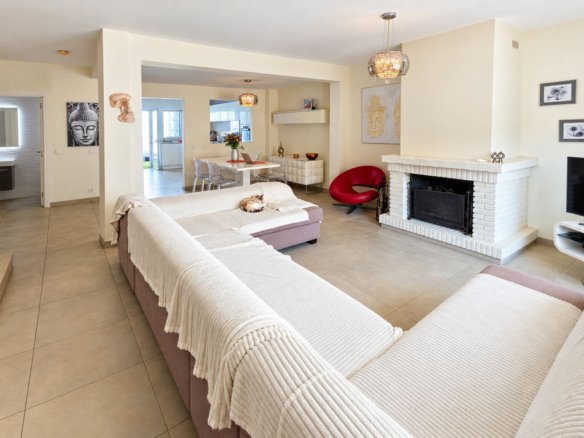 3 Bedroom 3 Bathroom Town House in Casares - Caza De Casa