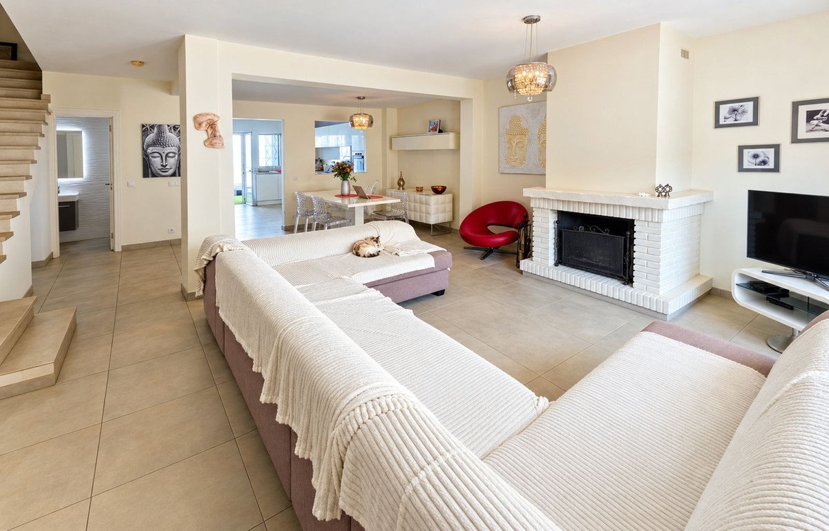 3 Bedroom 3 Bathroom Town House in Casares - Caza De Casa