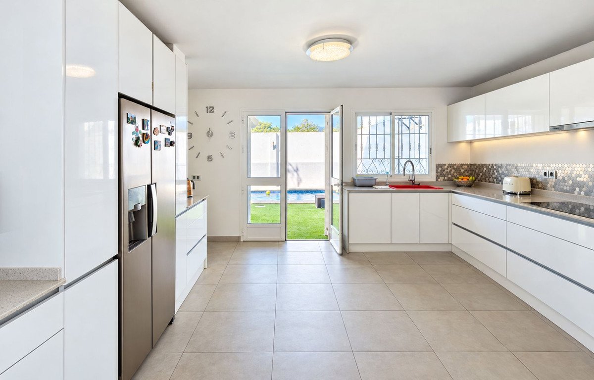 3 Bedroom 3 Bathroom Town House in Casares - Caza De Casa