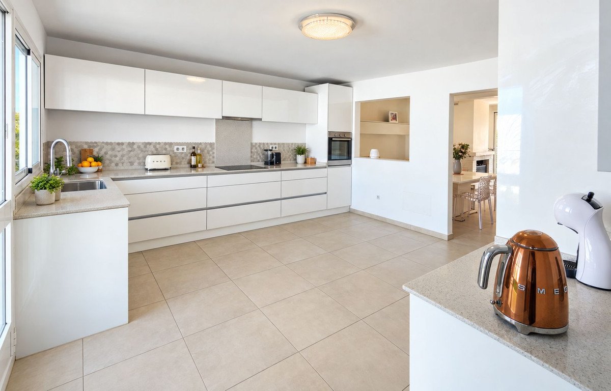 3 Bedroom 3 Bathroom Town House in Casares - Caza De Casa