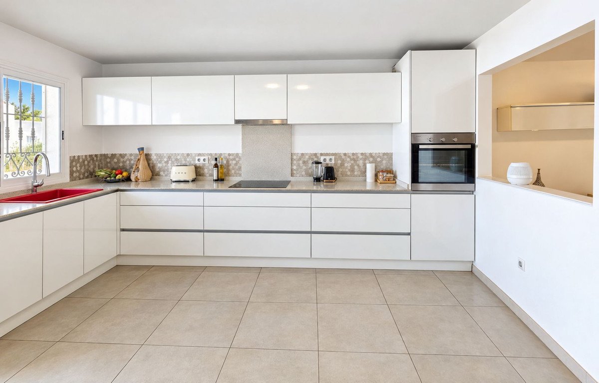 3 Bedroom 3 Bathroom Town House in Casares - Caza De Casa
