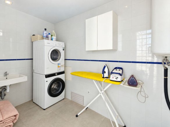 3 Bedroom 3 Bathroom Town House in Casares - Caza De Casa