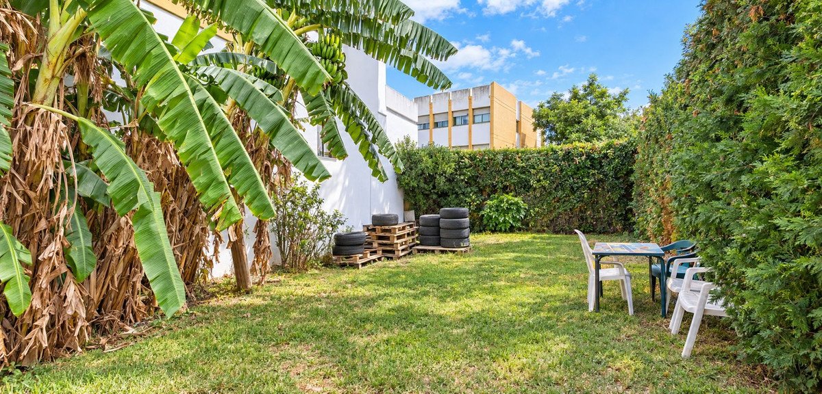 ShowFeedImage 5 Bedroom 3 Bathroom Town House in Estepona - Caza De Casa