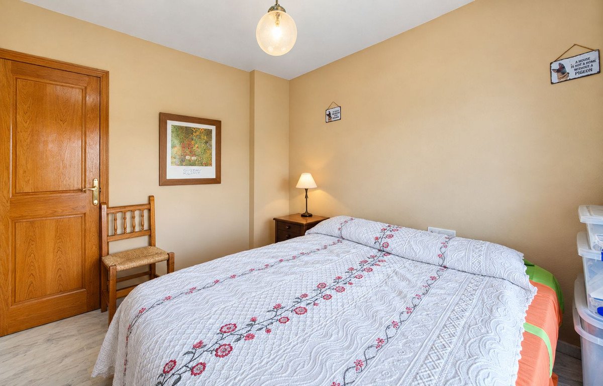 ShowFeedImage 5 Bedroom 3 Bathroom Town House in Estepona - Caza De Casa