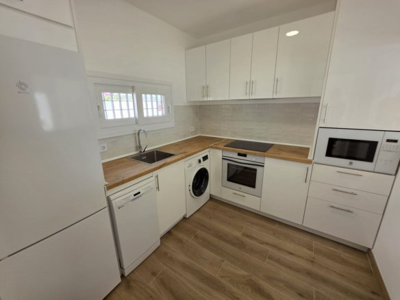 2 Bedroom 2 Bathroom Town House in Manilva - Caza De Casa