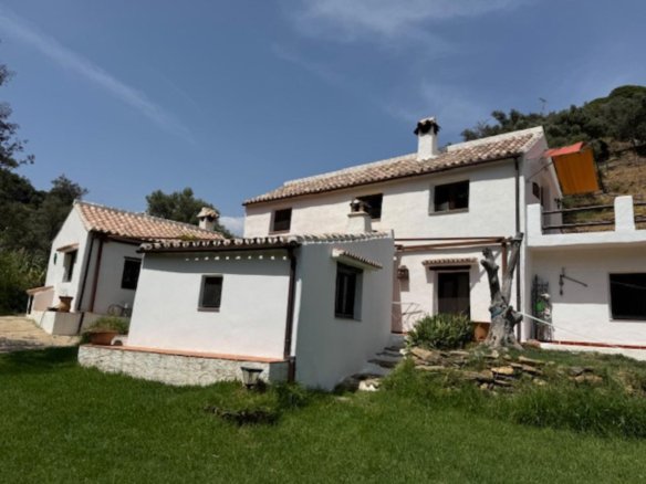 4 Bedroom 2 Bathroom Finca in Casares - Caza De Casa
